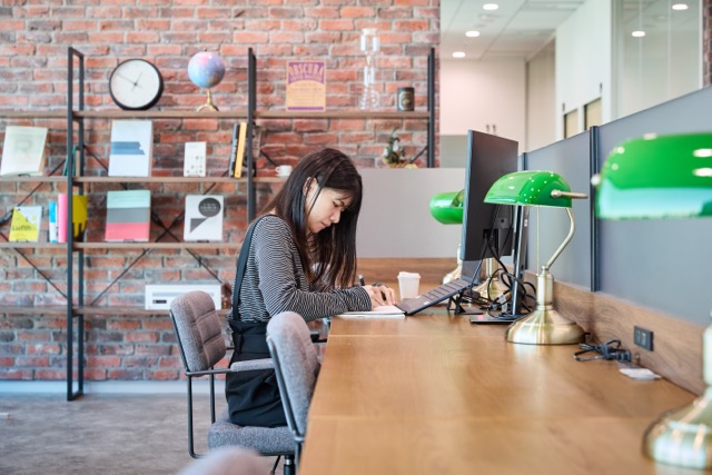 Speeeの社員が黙々と業務をしている様子