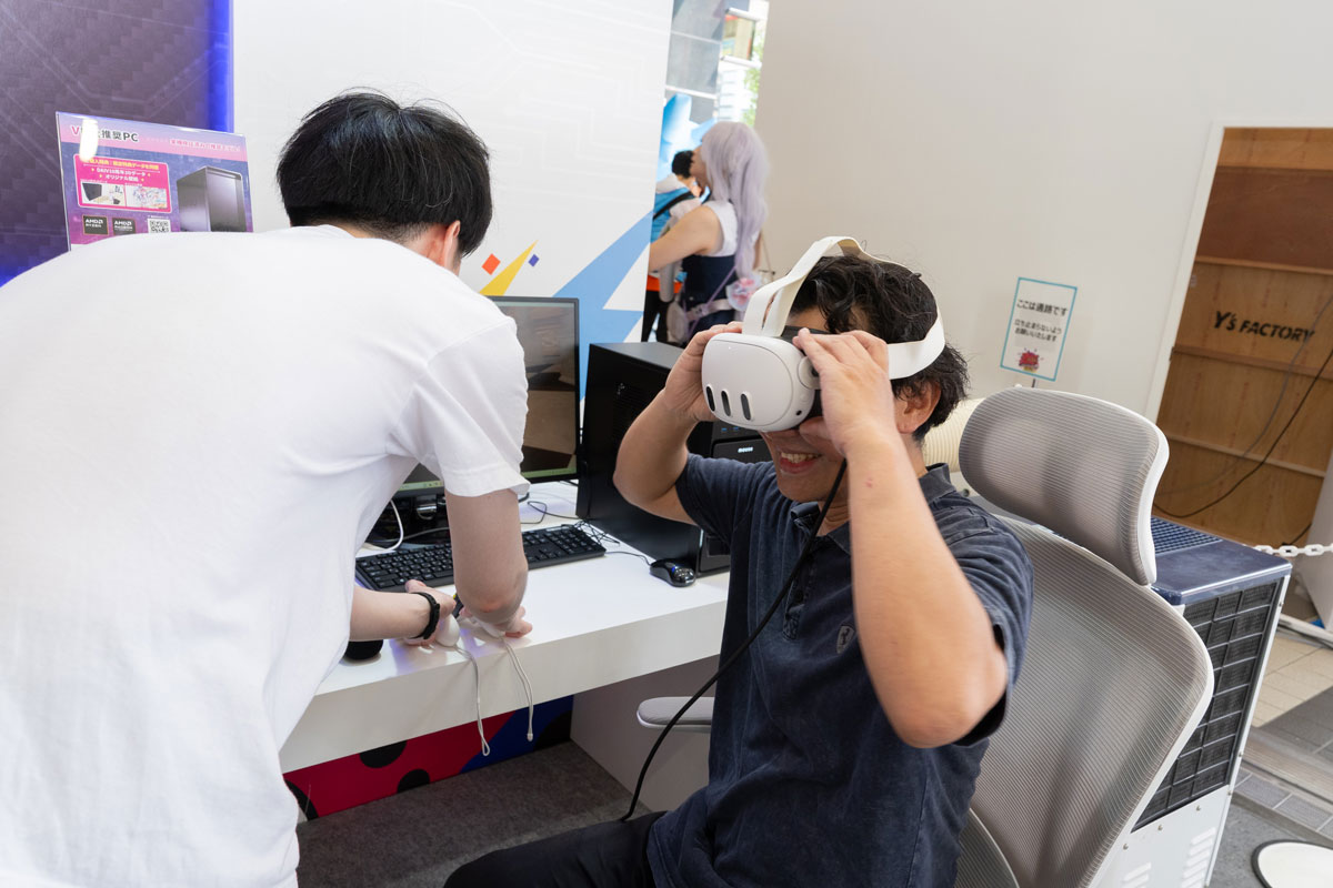 実際にブースで体験している様子
