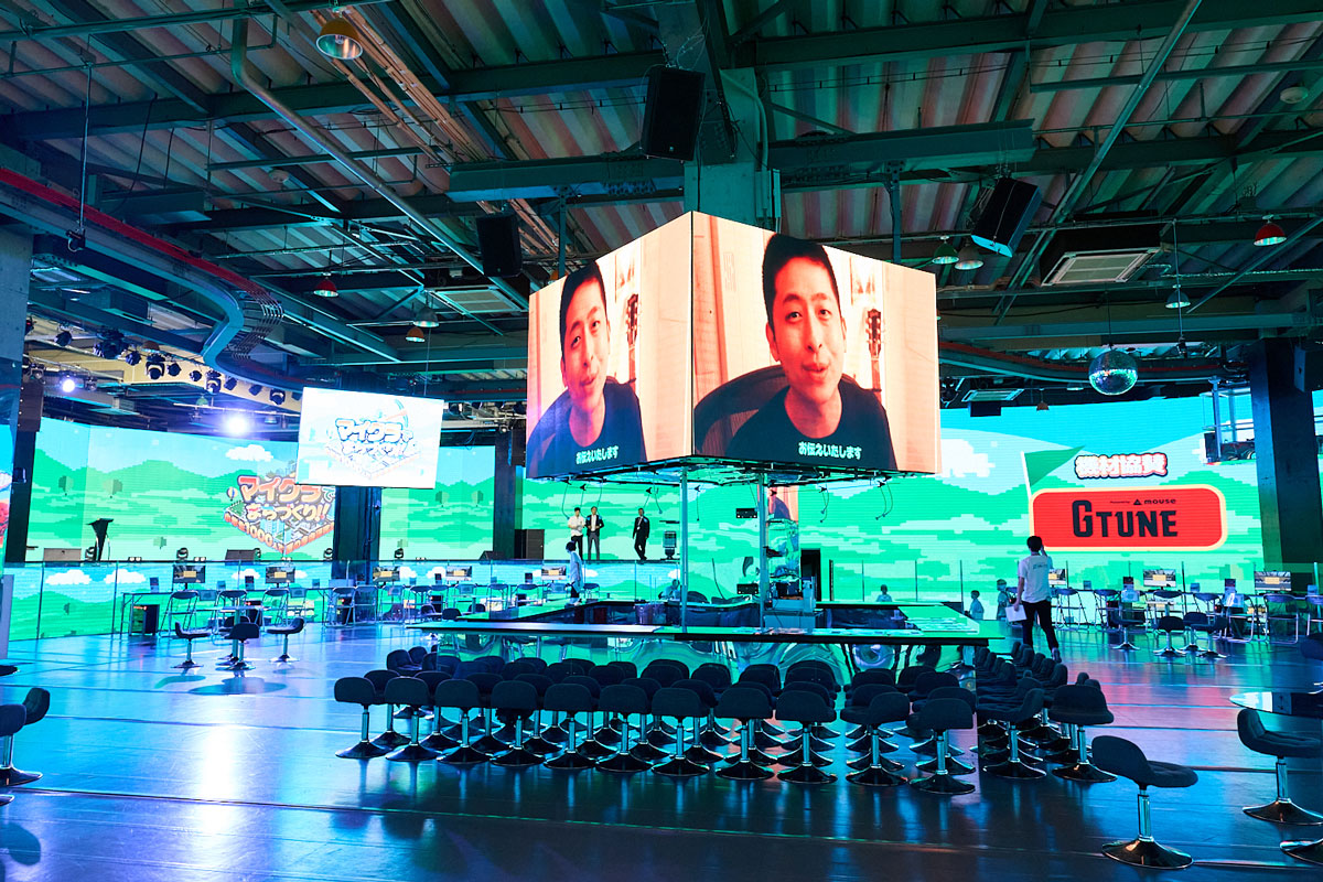 会場内は圧巻の360度LEDディスプレイ