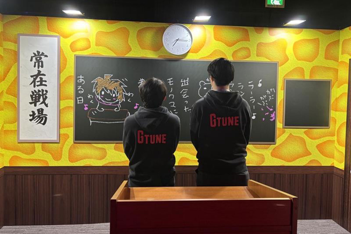 フォトブースで写真を撮るS.SとY.O