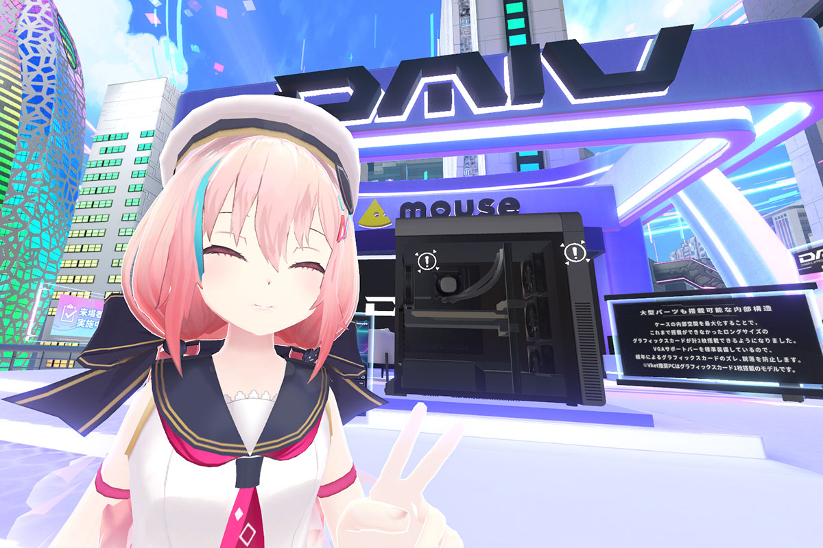 巨大なDAIVケースのオブジェとVketちゃんが並ぶブース前の様子