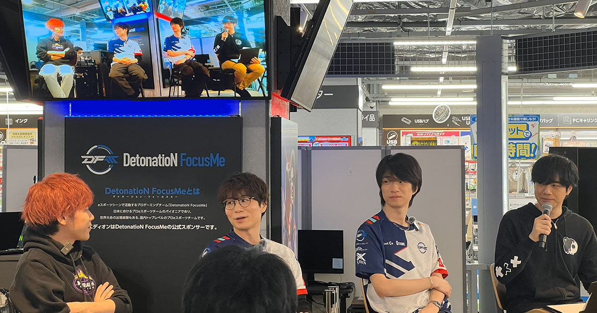 トークセッション風景2 SSeeS選手が会話してるシーン