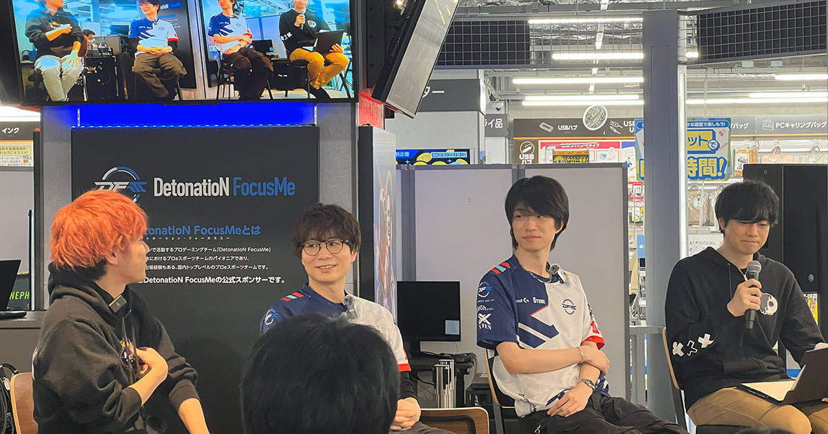トークセッション風景3 Bijuさんがしゃべっているシーン