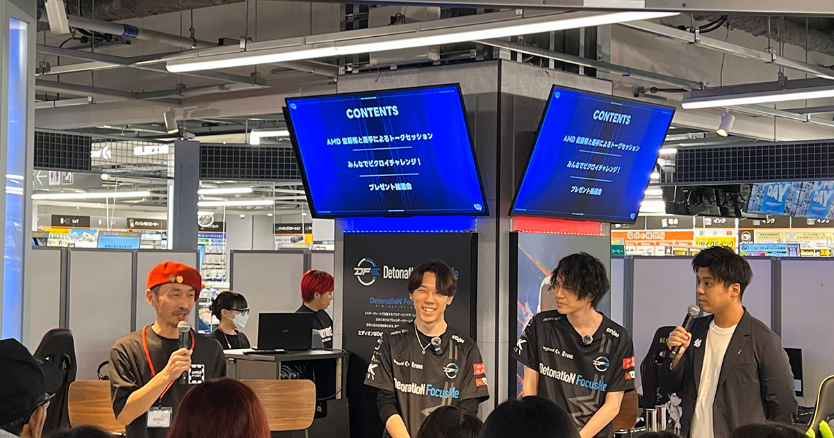 ネフライトさん、はるきよさんとトークセッションを行う佐藤さん