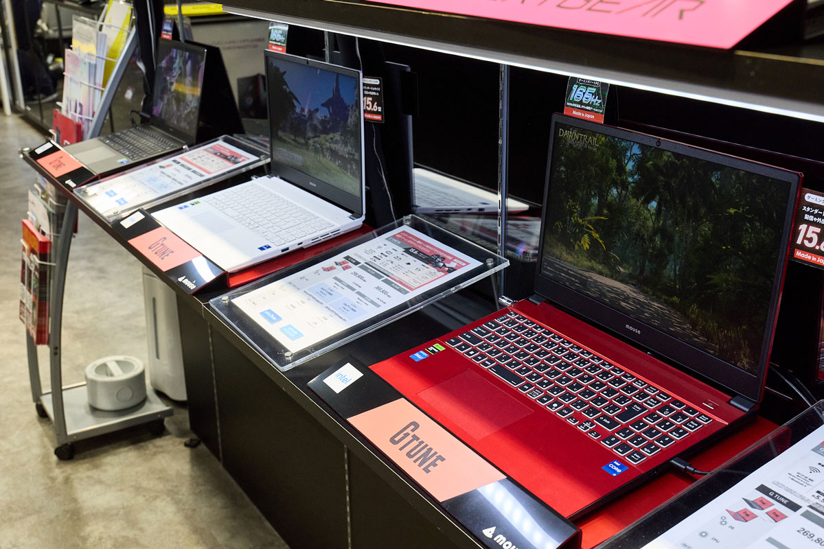 GTUNEのノートパソコンが並んでいる様子