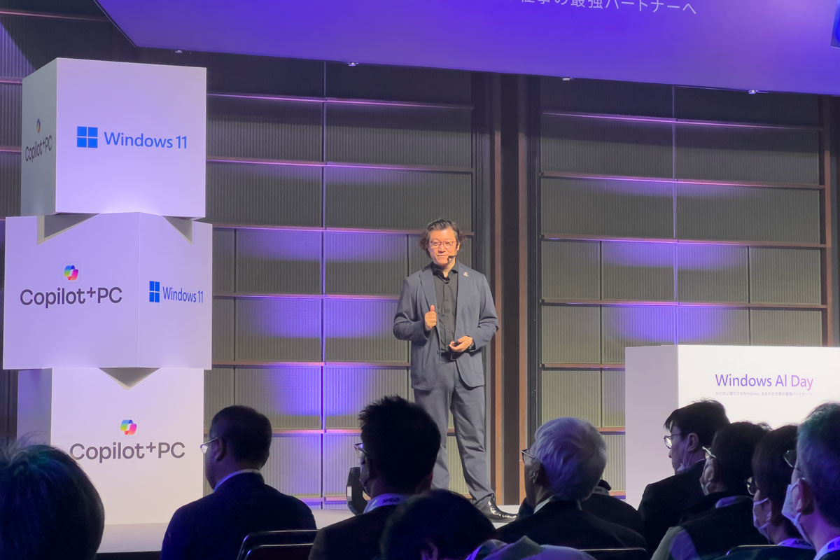 講演を行う鈴木氏